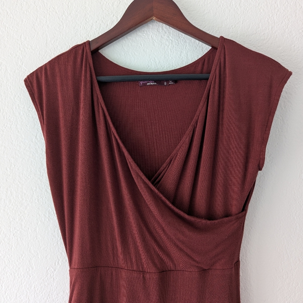 PrAna Women's Shayla Dress In Raisin Cap Sleeve Ruched Side Faux Wrap Size S - Picture 3 of 10